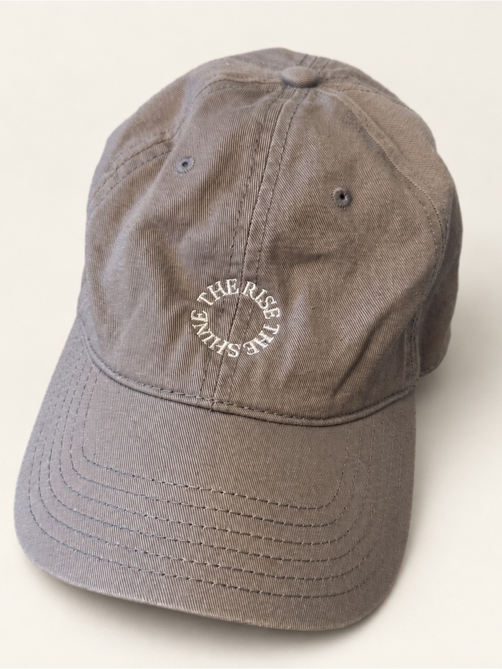 Vuori Gray Baseball Hat: the rise, the shine
